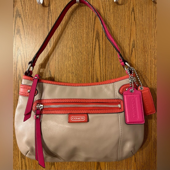 Coach Handbags - NWOT Coach Daisy Spectator Shoulder/Crossbody Bag